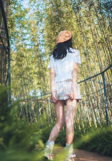 男人在朋友圈里晒全家福_4K超清在线观看