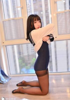 欧美黑色羽绒服街拍_DVD免费观看韩国
